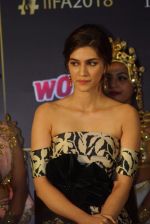 Kriti Sanon at IIFA press conference in jw marriott juhu on 12th June 2018 (49)_5b20c2f3108cb.jpg