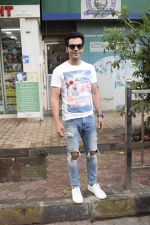 Rajkummar Rao spotted at juhu on 18th June 2018 (9)_5b28a4e54a591.jpg