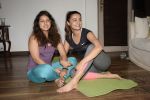 Surveen Chawla doing yoga on the eve of World Yoga Day at her andheri house on 20th June 2018 (14)_5b2b43ba61ec5.JPG