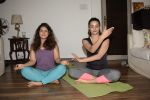 Surveen Chawla doing yoga on the eve of World Yoga Day at her andheri house on 20th June 2018 (17)_5b2b43beb0340.JPG