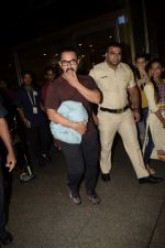 Aamir Khan spotted at the internation airport in mumbai on 21st June 2018 (4)_5b2c99c39d2b6.JPG