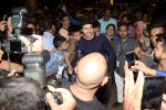 Varun Dhawan leaving for IIFA at international airport in mumbai on 21st June 2018 (31)_5b2c9aa14fc89.JPG