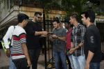 Arjun Kapoor birthday cake cutting at his juhu residence on 26th June 2018 (34)_5b3313ef31d31.jpg