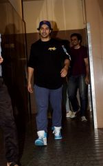 Varun Dhawan Spotted at pvr juhu on 28th July 2018 (6)_5b5eac6297de4.jpg