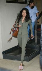 Janhvi Kapoor Spotted At Matrix Office In Bandra on 30th July 2018 (5)_5b60790033a08.jpg