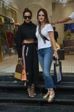 Malaika Arora & Sussane Khan Spotted At Bandra on 31st July 2018 (11)_5b615e879f37e.JPG