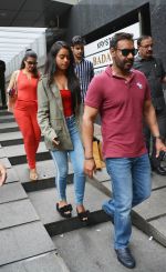 Kajol , Ajay Devgan with daughter Nysa spotted at Hakkasan bandra on 7th Aug 2018 (1)_5b6a90ce8871f.jpg