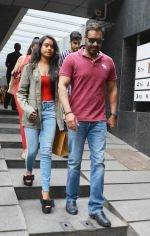 Kajol , Ajay Devgan with daughter Nysa spotted at Hakkasan bandra on 7th Aug 2018 (9)_5b6a90d876880.jpg