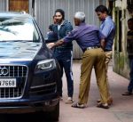 Varun Dhawan spotted at bandra on 6th Aug 2018  (3)_5b6a9187a5f45.jpg