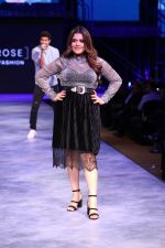 Shikha Talsania walk the Ramp at the 10 years celebration of Bestseller in grand hyatt on 8th Aug 2018 (6)_5b6be41f73ace.JPG