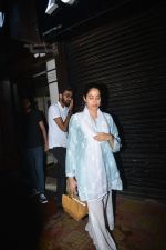 Janhvi Kapoor spotted at Bastian in bandra on 15th Aug 2018 (2)_5b752a51a4228.JPG