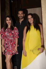 Neha Dhupia, Angad Bedi, Sophie Choudry at Manish Malhotra_s party in his bandra home on 14th Aug 2018 (60)_5b752171a6a0a.JPG