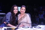 Shraddha Kapoor, Madhuri Dixit on the the sets of Colors Dance Deewane in filmcity on 20th Aug 2018 (10)_5b7bbb9b8938f.JPG