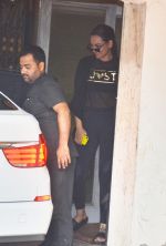 Sonakshi Sinha spotted at Pilates gym khar on 20th Aug 2018 (6)_5b7bc19031b9b.jpg