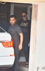 Sonakshi Sinha spotted at Pilates gym khar on 20th Aug 2018 (8)_5b7bc196a223f.jpg