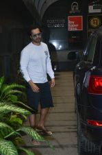 Varun Dhawan spotted at gym in bandra on 20th Aug 2018 (9)_5b7bc1c6b28f7.jpg