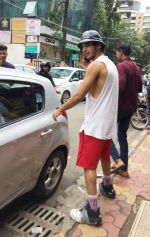 Ishaan Khattar spotted at Farmer_s Cafe in bandra on 23rd Aug 2018 (6)_5b8168fd92b69.jpg