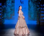 Aditi Rao Hydari walk the ramp for Jayanti Reddy at Lakme Fashion Week on 26th Aug 2018 (71)_5b83d66464445.jpg