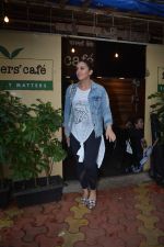 Huma Qureshi spotted at farmer_s cafe in bandra on 24th Aug 2018 (19)_5b839332b9e09.JPG