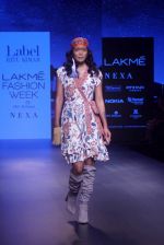 Model walk the ramp for  ritu kumar at Lakme Fashion Week on 26th Aug 2018 (38)_5b83cf925ea43.JPG