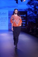 Model walk the ramp for  ritu kumar at Lakme Fashion Week on 26th Aug 2018 (50)_5b83cfb1109c2.JPG