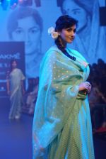 Model walk the ramp for Gaurang at LAKME FASHION SHOW DAY 3 on 24th Aug 2018 (11)_5b839350e04f7.JPG