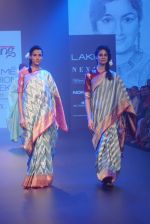 Model walk the ramp for Gaurang at LAKME FASHION SHOW DAY 3 on 24th Aug 2018 (15)_5b83935a12849.JPG