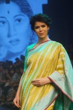 Model walk the ramp for Gaurang at LAKME FASHION SHOW DAY 3 on 24th Aug 2018 (26)_5b839377f0759.JPG