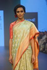 Model walk the ramp for Gaurang at LAKME FASHION SHOW DAY 3 on 24th Aug 2018 (31)_5b8393844c8c5.JPG