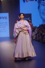 Model walk the ramp for Gaurang at LAKME FASHION SHOW DAY 3 on 24th Aug 2018 (40)_5b8393a0191c5.JPG