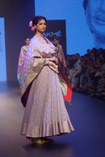 Model walk the ramp for Gaurang at LAKME FASHION SHOW DAY 3 on 24th Aug 2018 (41)_5b8393a28250f.JPG