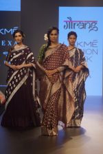 Model walk the ramp for Gaurang at LAKME FASHION SHOW DAY 3 on 24th Aug 2018 (42)_5b8393a5285d6.JPG