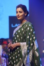 Model walk the ramp for Gaurang at LAKME FASHION SHOW DAY 3 on 24th Aug 2018 (46)_5b8393af4e2f5.JPG