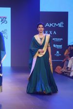 Model walk the ramp for Gaurang at LAKME FASHION SHOW DAY 3 on 24th Aug 2018 (52)_5b8393ca70841.JPG