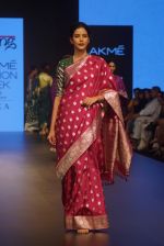 Model walk the ramp for Gaurang at LAKME FASHION SHOW DAY 3 on 24th Aug 2018 (59)_5b8393dec270a.JPG