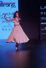 Model walk the ramp for Gaurang at LAKME FASHION SHOW DAY 3 on 24th Aug 2018 (74)_5b83941244c0f.JPG