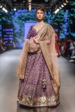 Model walk the ramp for Jayanti Reddy at Lakme Fashion Week on 26th Aug 2018 (54)_5b83d6fc1a0d0.jpg