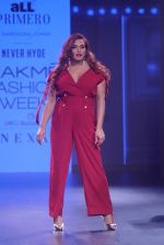 Model walk the ramp for Narendra Kumar at Lakme Fashion Week on 26th Aug 2018 (111)_5b83d0f3bf611.JPG