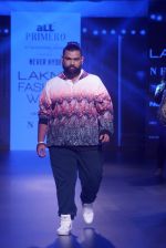 Model walk the ramp for Narendra Kumar at Lakme Fashion Week on 26th Aug 2018 (35)_5b83d02e40912.JPG