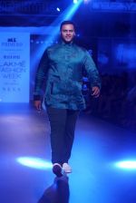 Model walk the ramp for Narendra Kumar at Lakme Fashion Week on 26th Aug 2018 (46)_5b83d04bc5f85.JPG