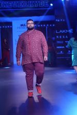 Model walk the ramp for Narendra Kumar at Lakme Fashion Week on 26th Aug 2018 (78)_5b83d09e4d315.JPG