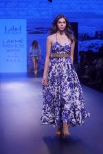 Model walk the ramp for ritu kumar at Lakme Fashion Week on 26th Aug 2018 (22)_5b83d13e5b846.JPG