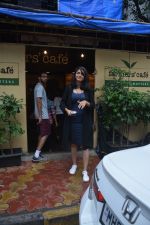 Mrunal Thakur spotted at farmer's cafe in bandra on 24th Aug 2018