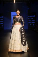 Saiyami Kher at Vineet Rahul Show at Lakme Fashion Week on 26th Aug 2018 (11)_5b83c4b68b278.JPG