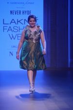 Shikha Talsania walk the ramp for Narendra Kumar at Lakme Fashion Week on 26th Aug 2018 (148)_5b83ceb61172d.JPG