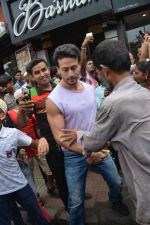Tiger Shroff Spotted At Bastian In Bandra on 26th Aug 2018