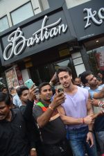 Tiger Shroff Spotted At Bastian In Bandra on 26th Aug 2018