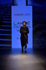  Gurmeet Choudhary walk the ramp for Soumodeep Dutta at Lakme Fashion Show 2018 on 27th Aug 2018 (32)_5b84f9174a52c.JPG