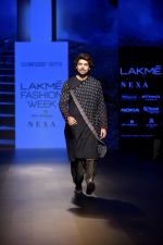  Gurmeet Choudhary walk the ramp for Soumodeep Dutta at Lakme Fashion Show 2018 on 27th Aug 2018 (36)_5b84f9217c37d.JPG