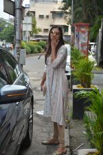 Pooja Hegde spotted at bandra on 27th Aug 2018 (13)_5b84fec8a6e7b.JPG